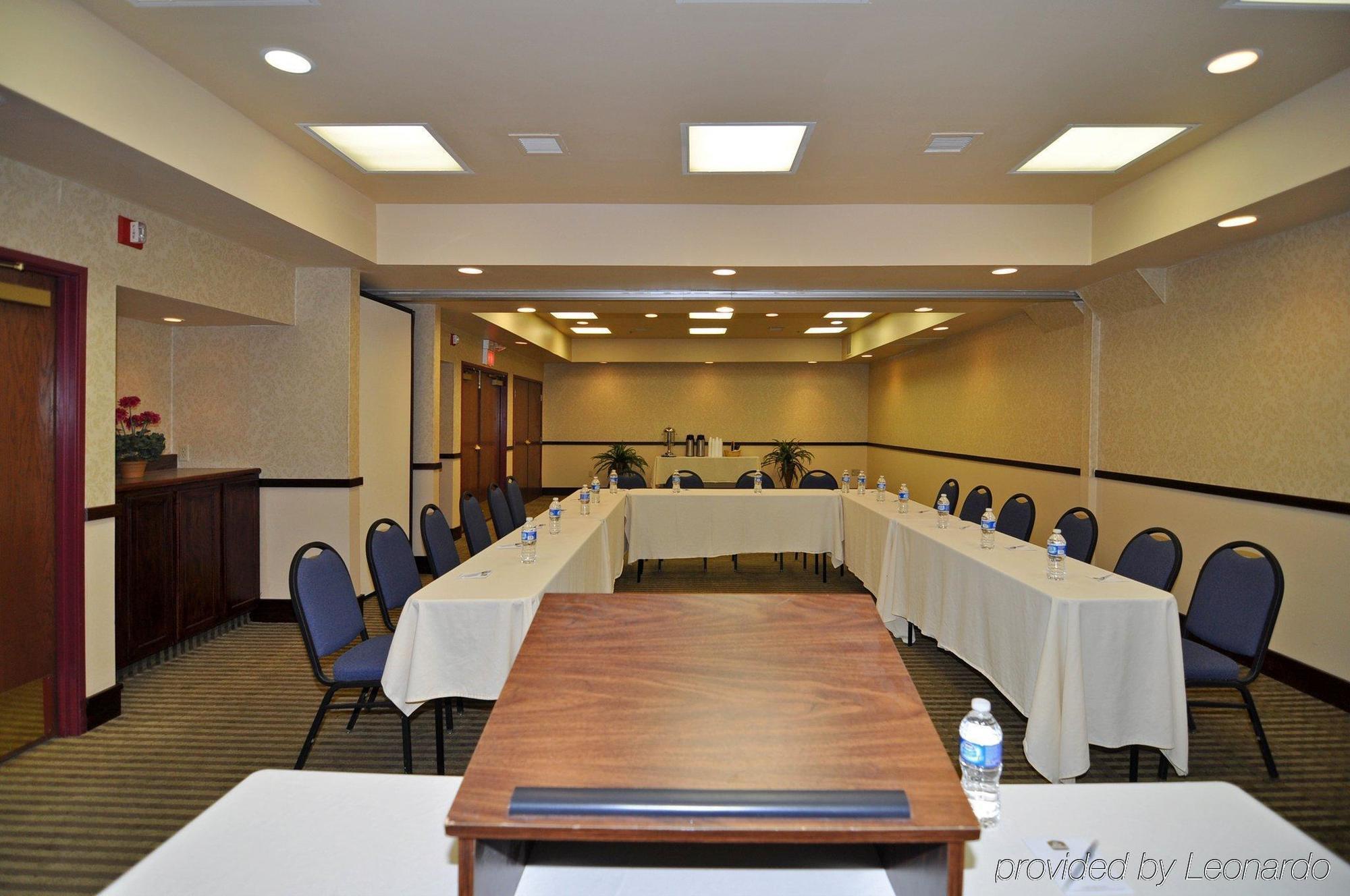 Norwood Inn And Suites Chaska Kinh doanh bức ảnh