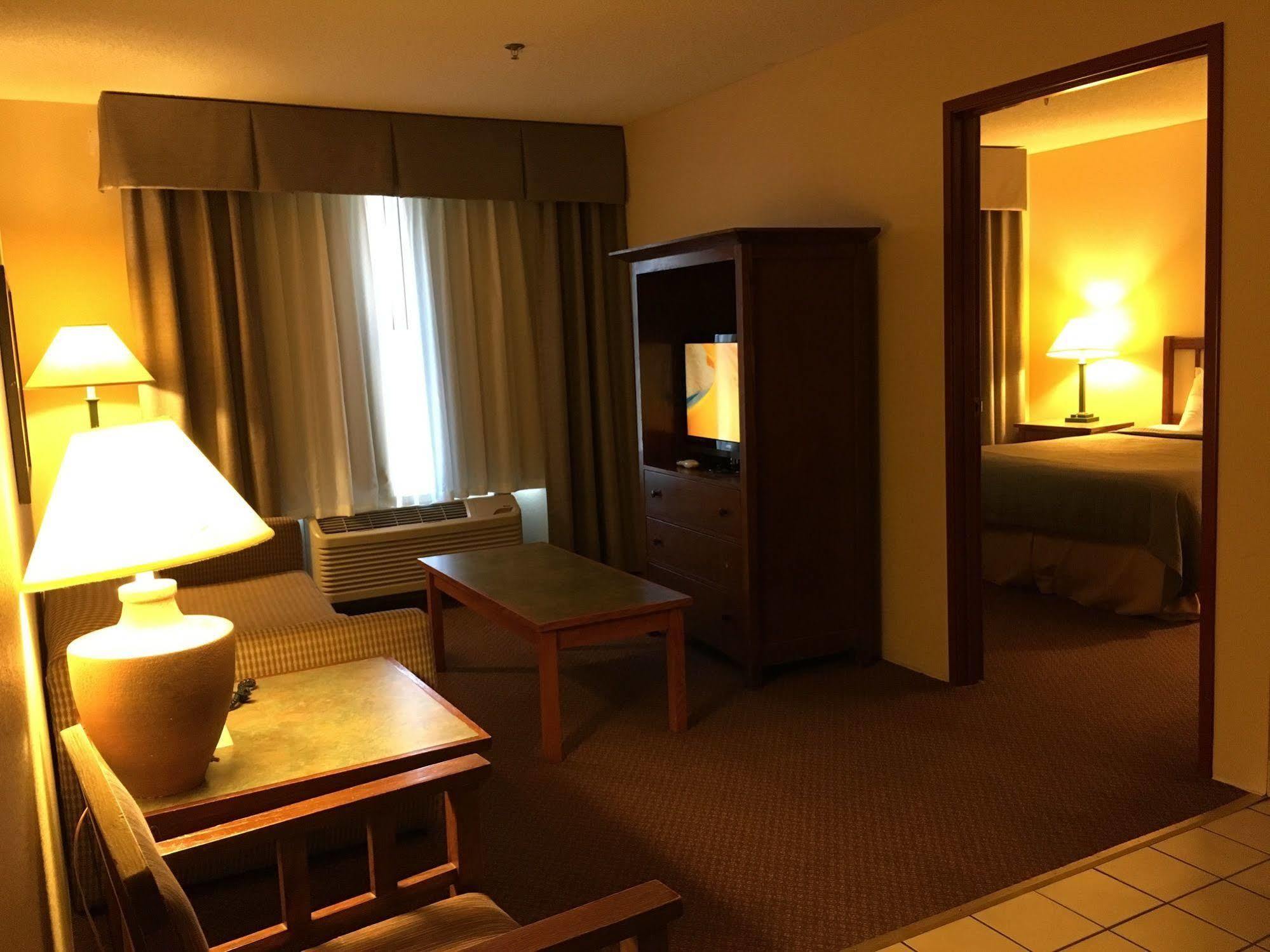 Norwood Inn And Suites Chaska Ngoại thất bức ảnh