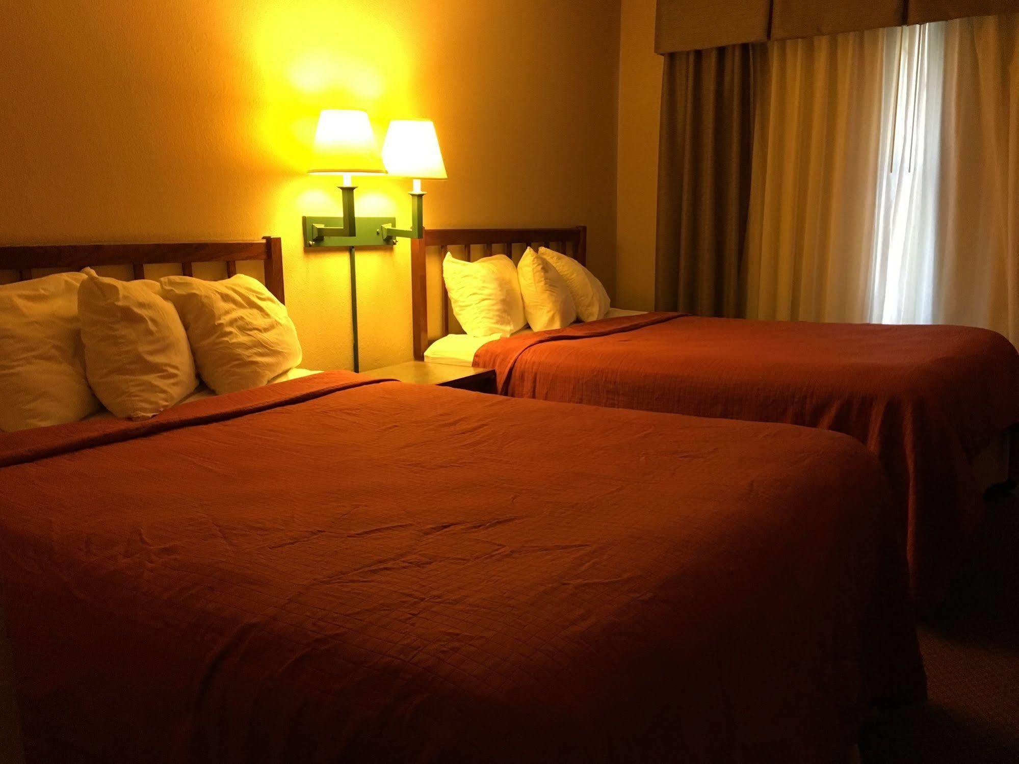 Norwood Inn And Suites Chaska Ngoại thất bức ảnh