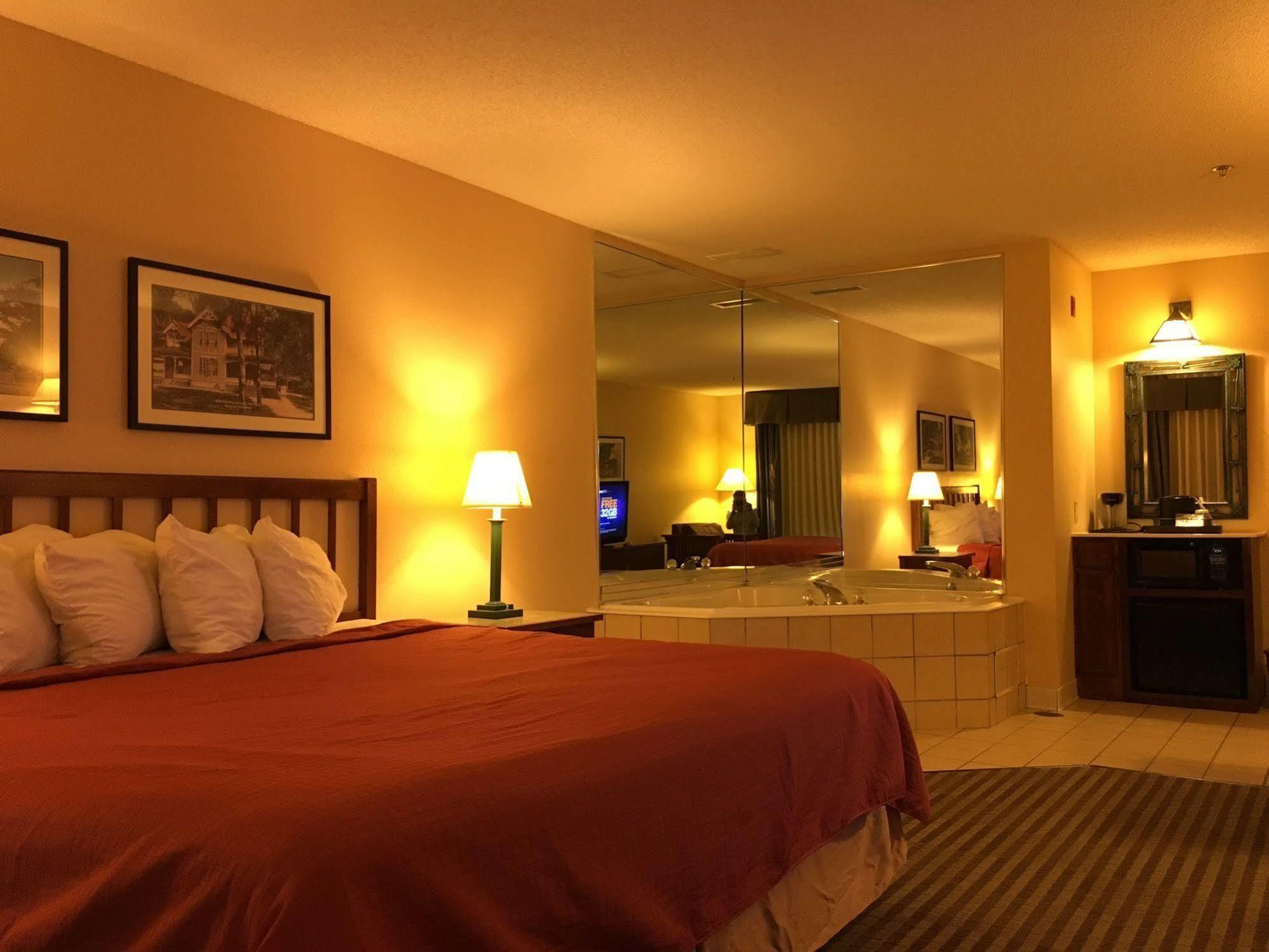 Norwood Inn And Suites Chaska Ngoại thất bức ảnh