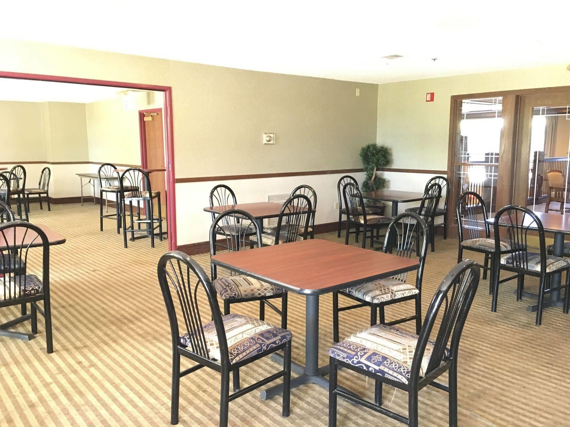 Norwood Inn And Suites Chaska Ngoại thất bức ảnh